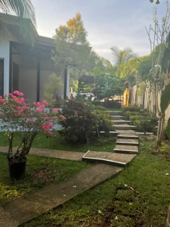 Kubo A M&K'S Guesthouse Дауис 0*,  Филиппины